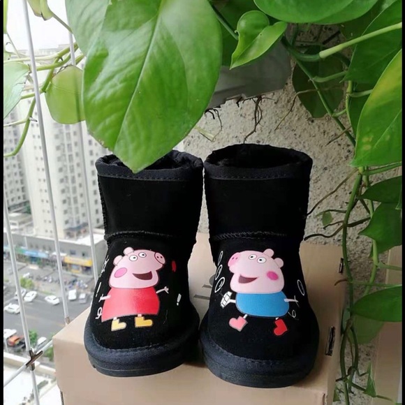 Kids Ugg Boots - Picture 3 of 4